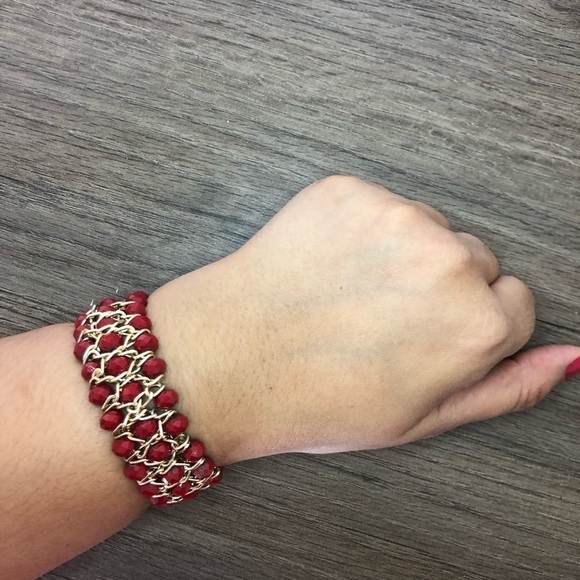Gold tone, red beaded bracelet - Picture 1 of 5